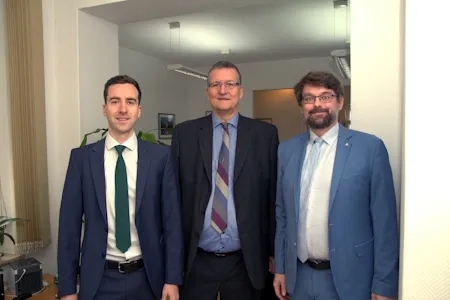 Unser volles Engagement gilt
Ihrem Unternehmen. Denn 
als Wirtschaftsprüfer aus Potsdam ist es unsere
Passion, mittelständische Unternehmen zu unterstützen.